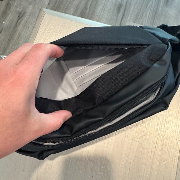 Sleek Black Men's Crossbody Bag - Picture 11 of 11